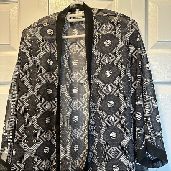 Sheer Patterned Kimono - Picture 2 of 3